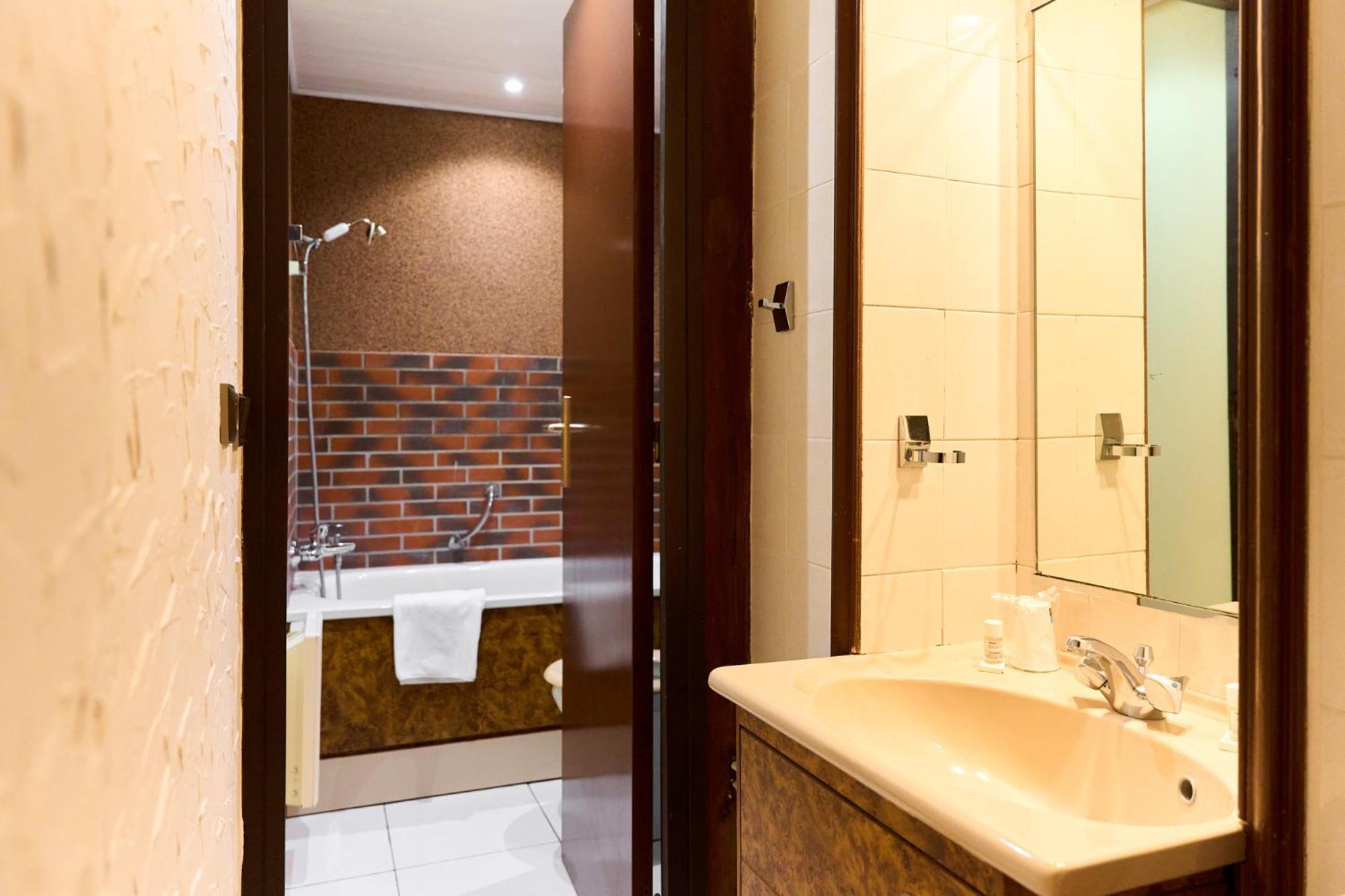 Bed and Breakfast Aux Prisons De Montagny Montagny  Экстерьер фото